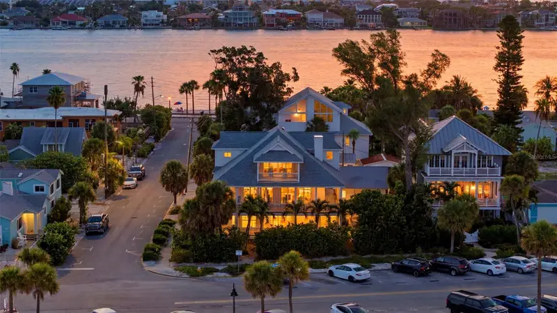 106 2nd Ave, FL
