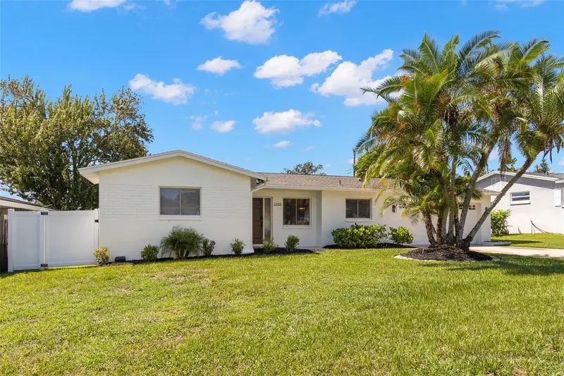3488 Shady Bluffs Dr, FL