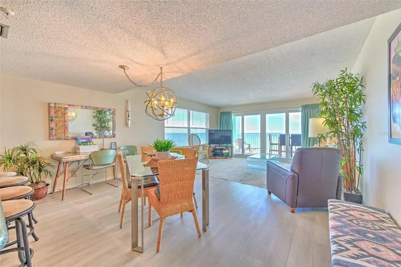 17200 Gulf Blvd #401, FL
