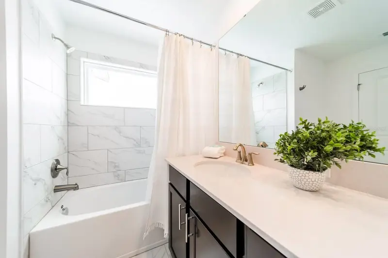 1002 Splash Shot Pl, FL