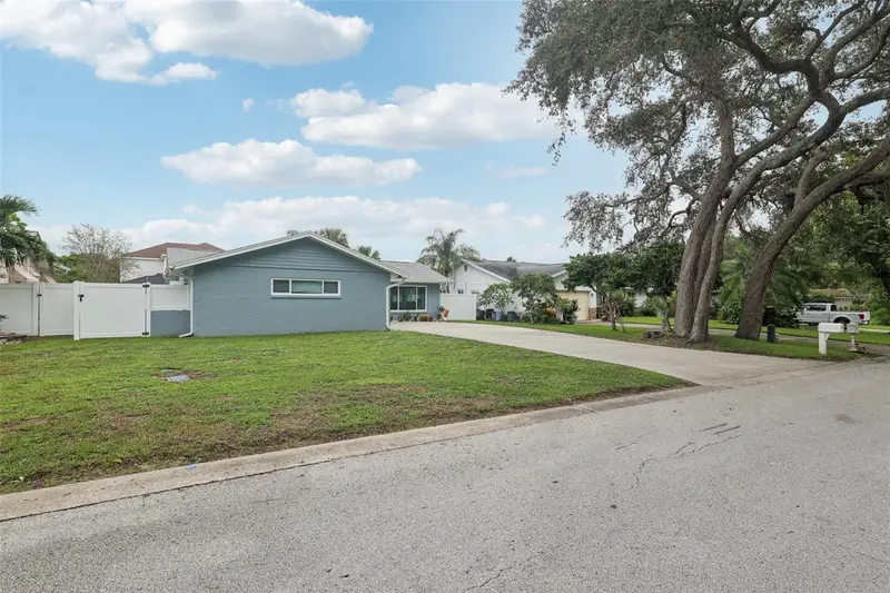 1004 Peninsula Ave, FL