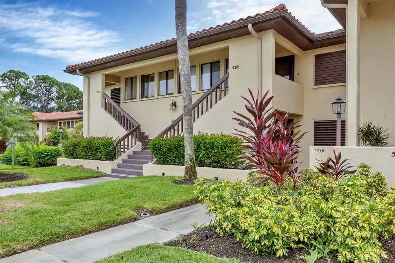 5216 Lake Village Dr #71, FL