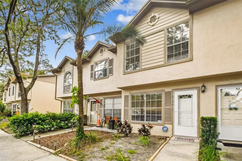 2124 Fletchers Point Cir, FL