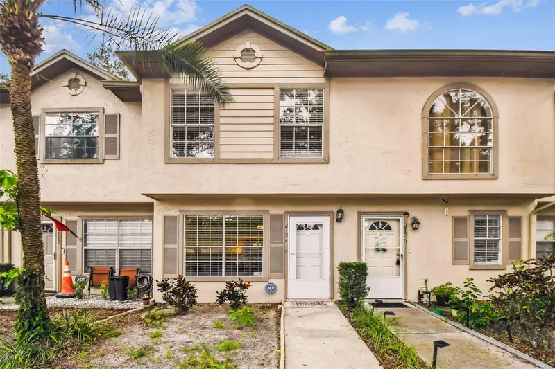 2124 Fletchers Point Cir, FL