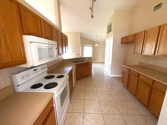 523 Partridge Dr, FL