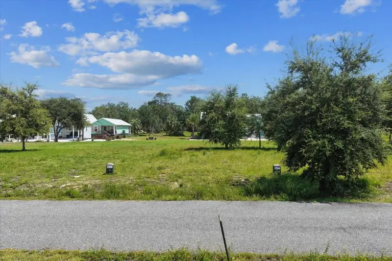 000 869th Loop, FL