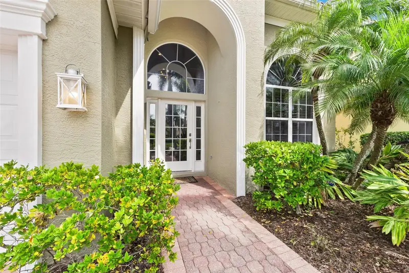 304 9th Ave E, FL