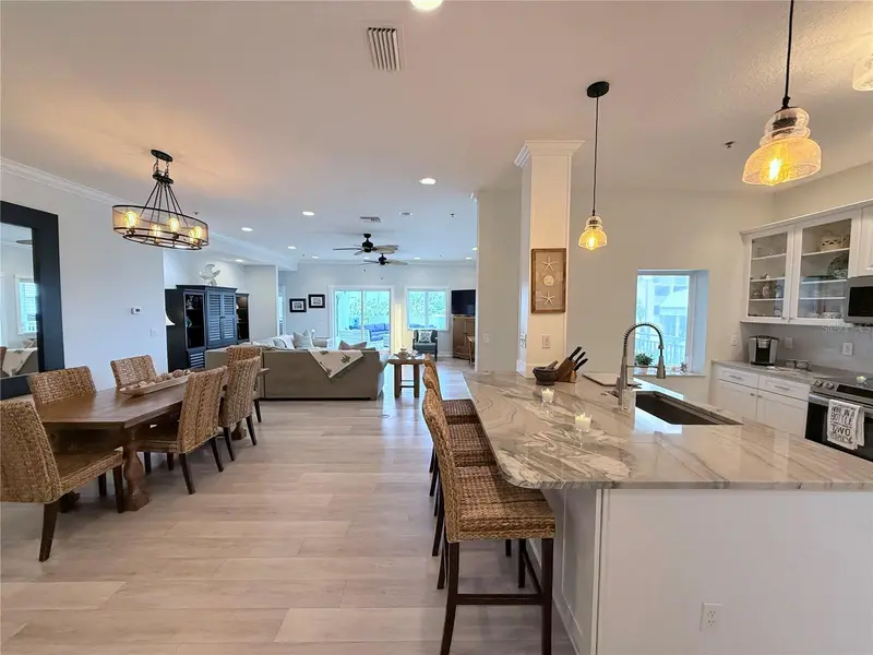 423 S Atlantic Ave #102, FL