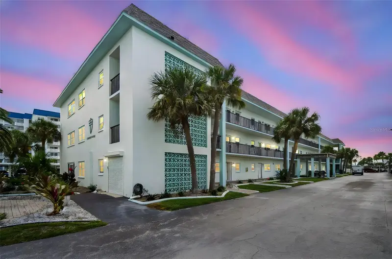8 Glencoe Pl #307, FL