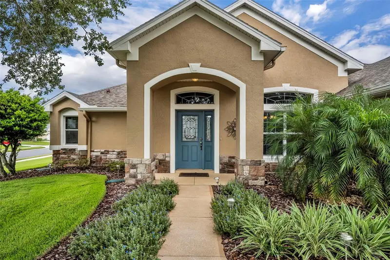 Lakes of Mount Dora listing
