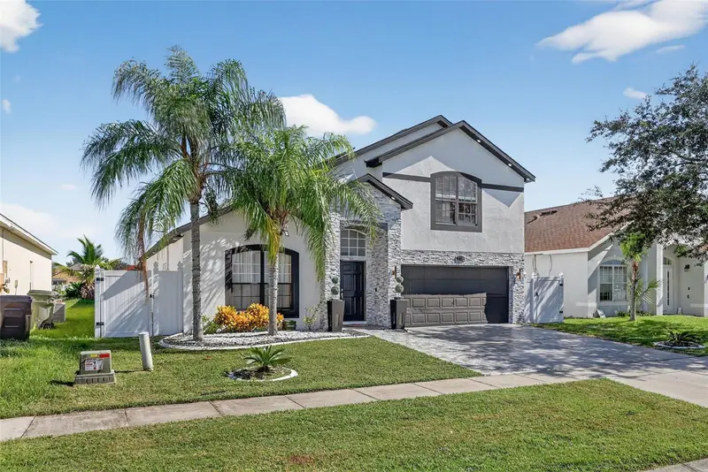 738 Hacienda Cir, FL