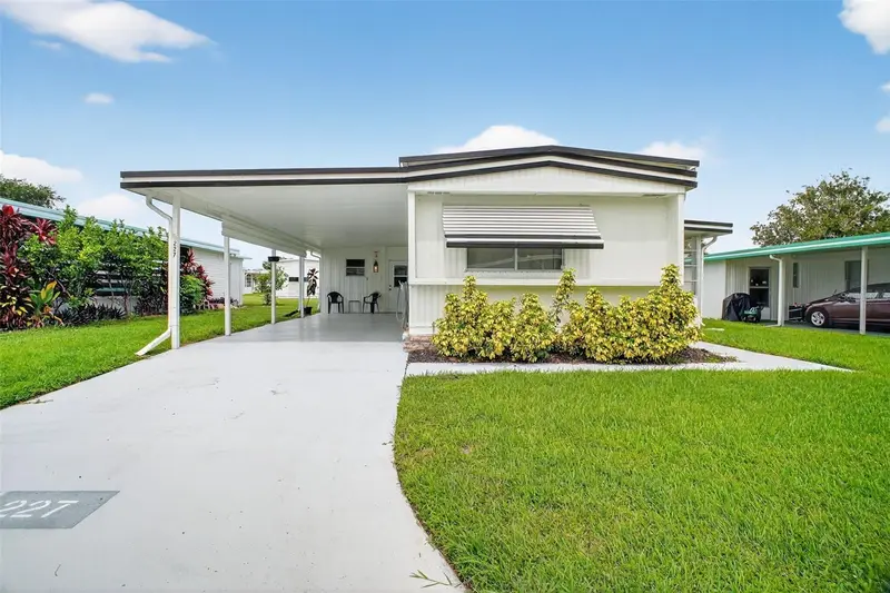 227 Paradise S, FL