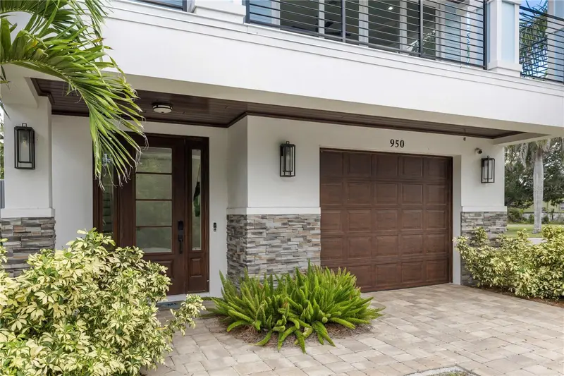 950 W Olympia Ave, FL