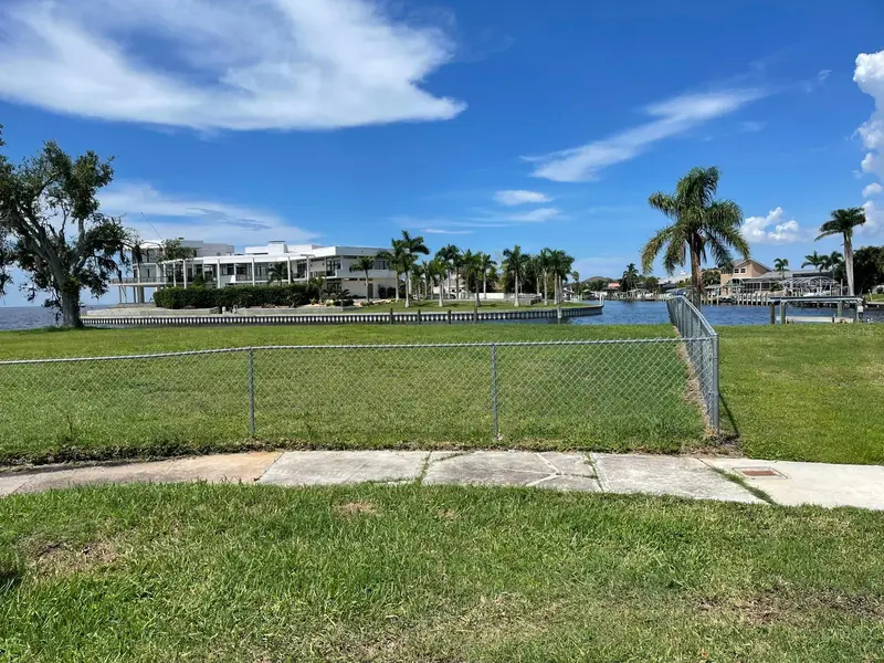 266 Beeney Rd Se, FL