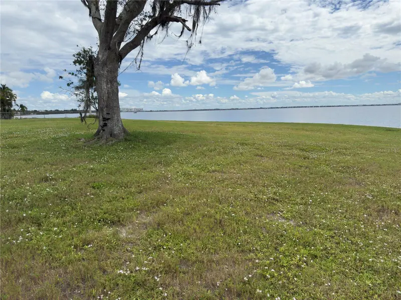 266 Beeney Rd Se, FL