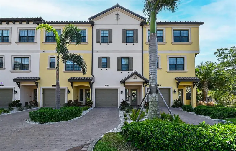 5560 Cannes Cir #3-106, FL