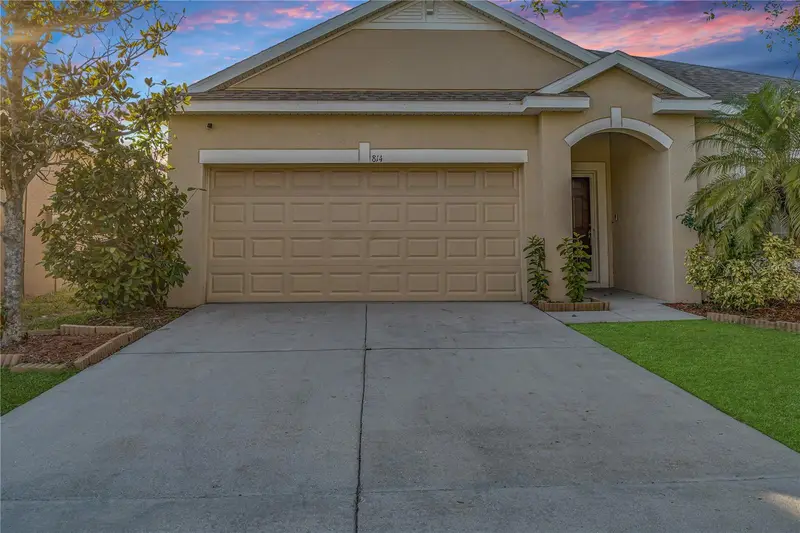 814 Fern Leaf Dr, FL
