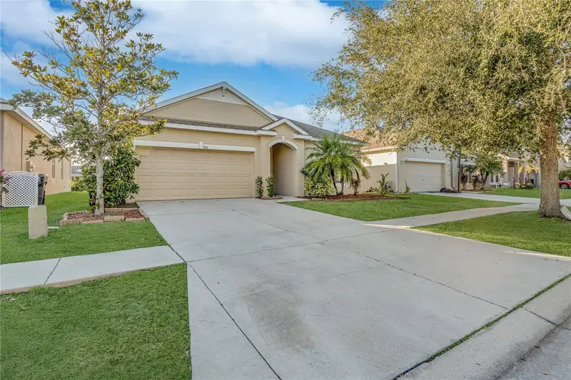 814 Fern Leaf Dr, FL
