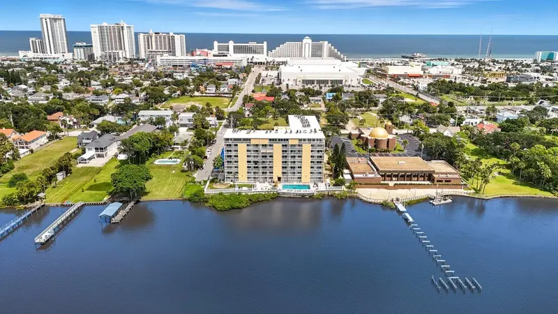 145 N Halifax #704, FL