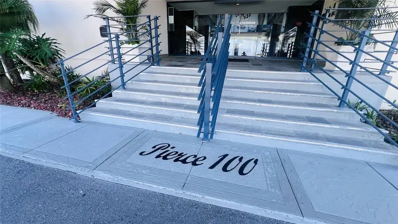 100 Pierce St #1001, FL