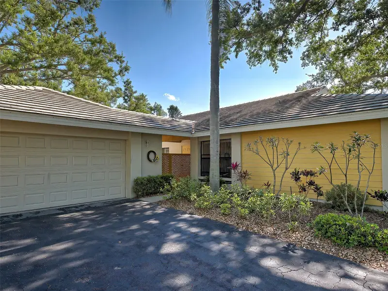 220 Southampton Drive #325, FL