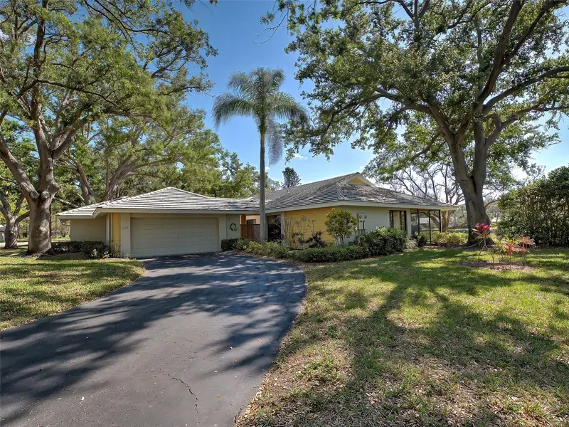 220 Southampton Drive #325, FL