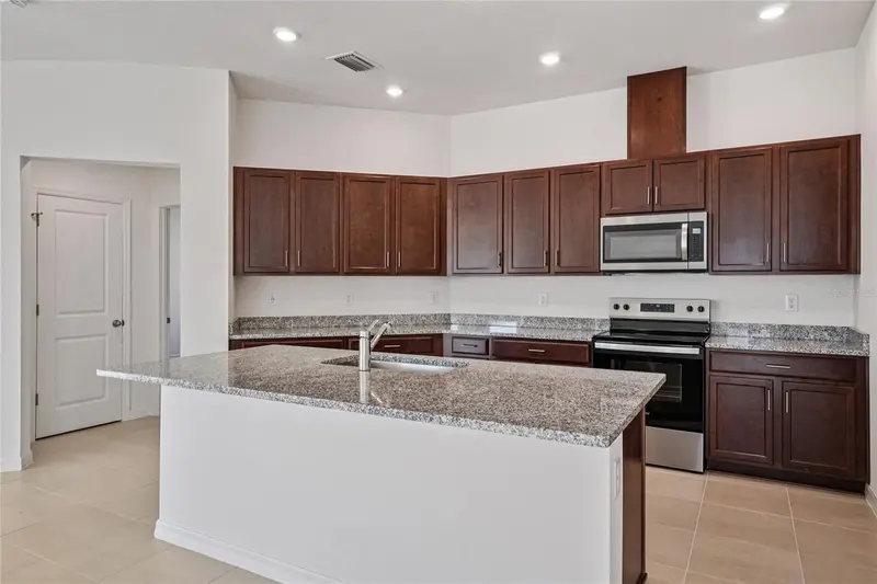 3323 Canberra Pl, FL