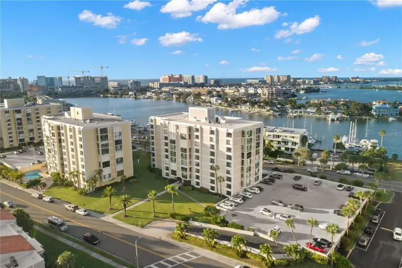 855 Bayway Blvd #907, FL