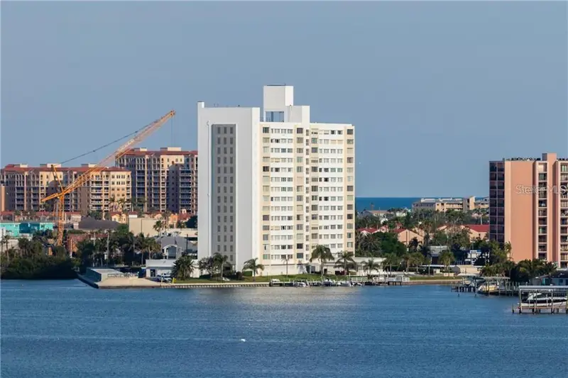 31 Island Way #408, FL