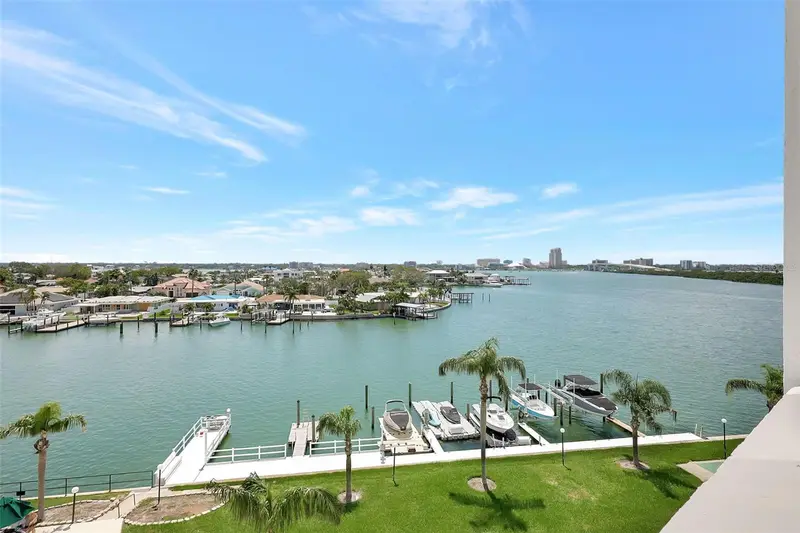 31 Island Way #408, FL