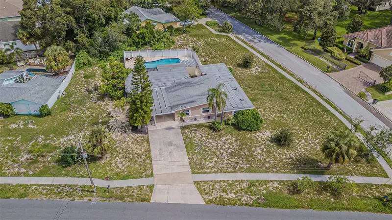 912 Riverside Dr, FL