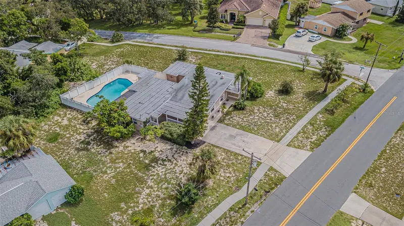 912 Riverside Dr, FL