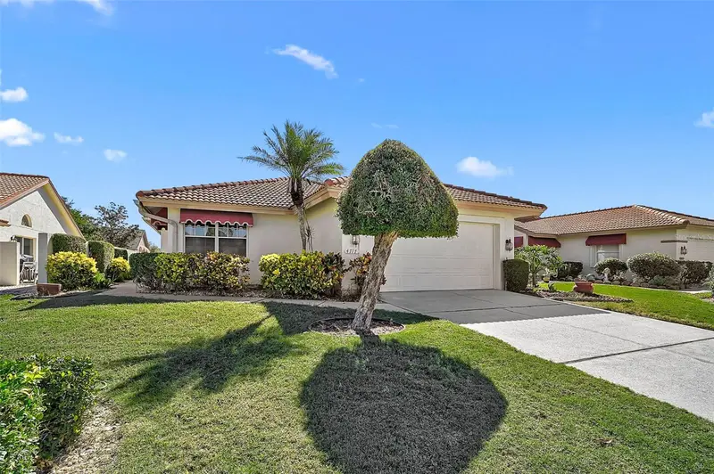 4717 Peridia Blvd E, FL