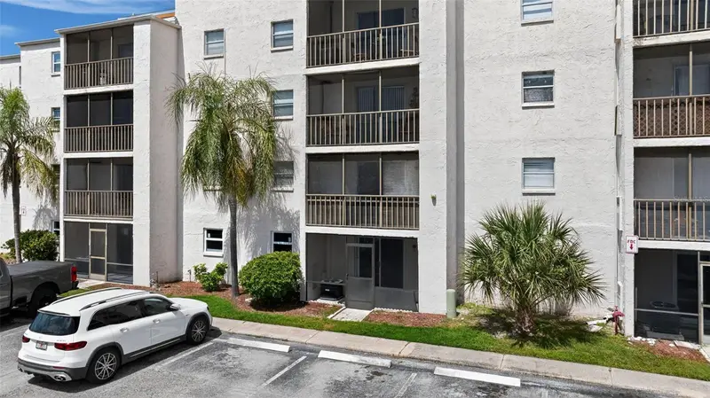 5541 Bay Blvd #203, FL