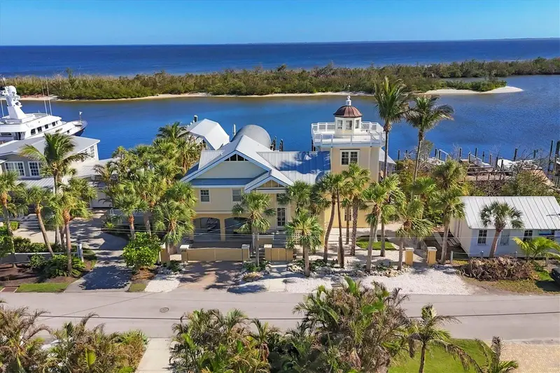 208 Harbor Dr, FL