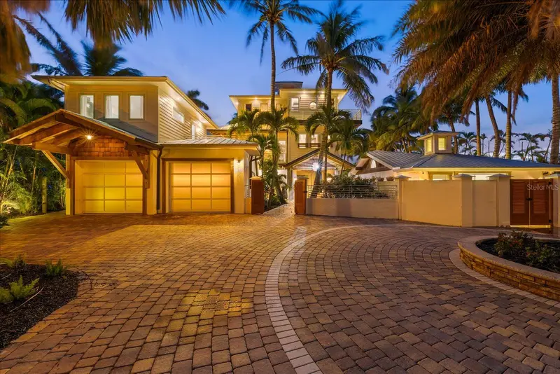 10216 46th Ave W, FL