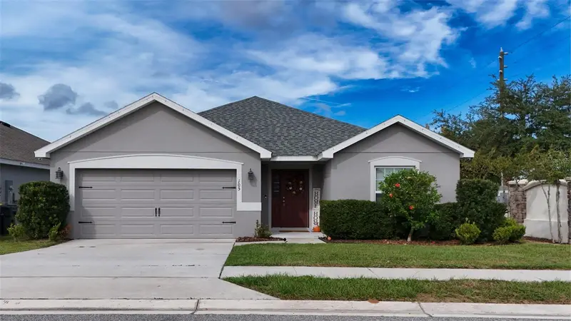 105 Foxtail Loop, FL