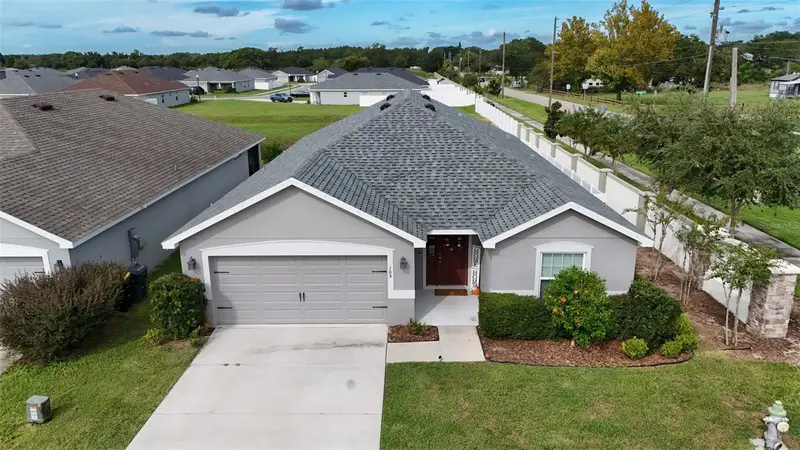 105 Foxtail Loop, FL