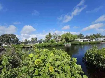 Colonial Bay Dr, FL