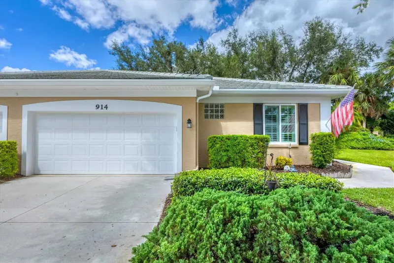 914 Barclay Ct, FL