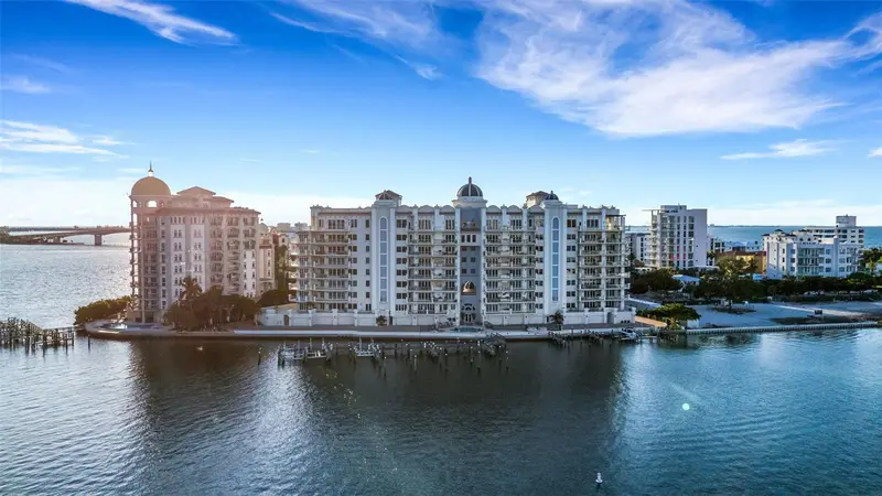 464 Golden Gate Pt #403, FL
