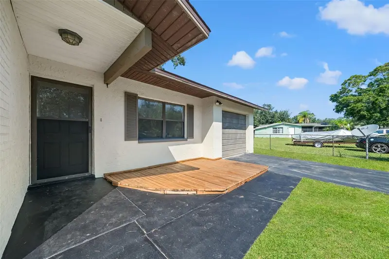 5828 Mariposa Dr, FL