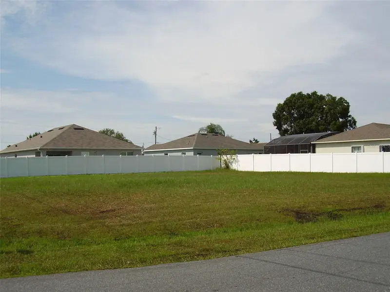 800 Carrousel Ln, FL