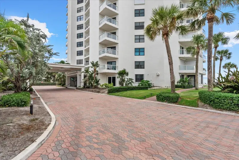 1000 Longboat Club Rd #1001, FL
