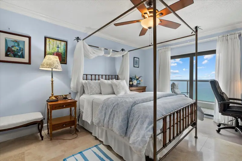 1000 Longboat Club Rd #1001, FL