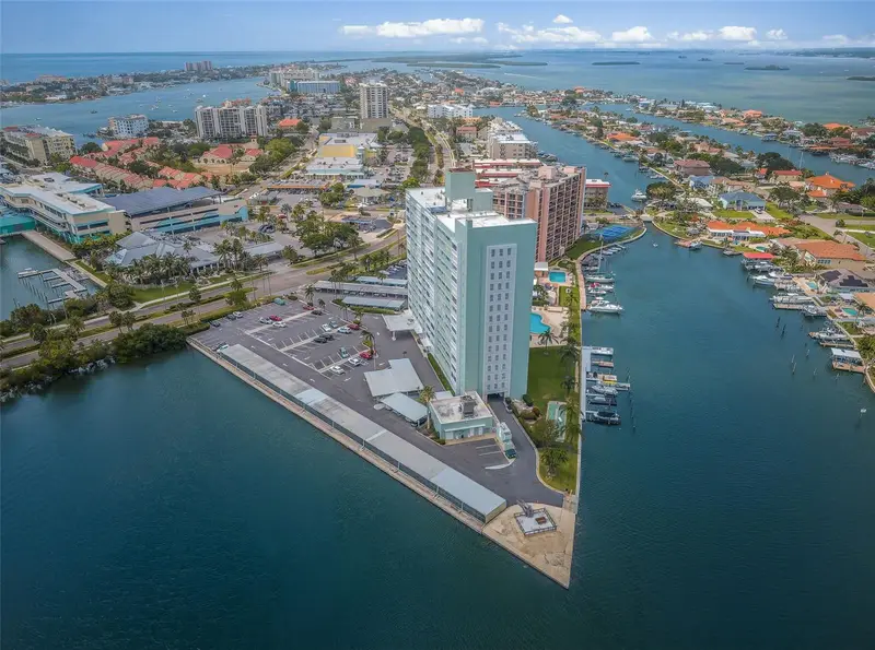 31 Island Way #605, FL