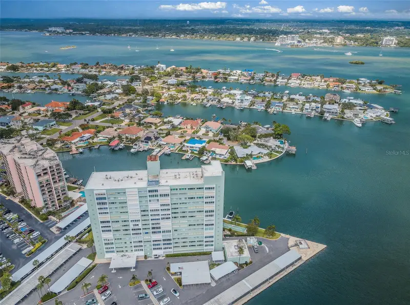 31 Island Way #605, FL