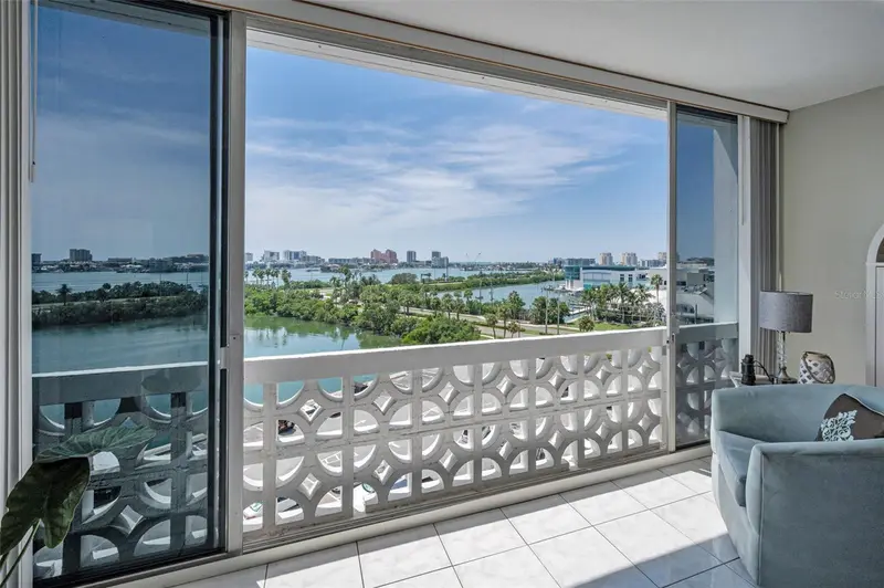 31 Island Way #605, FL