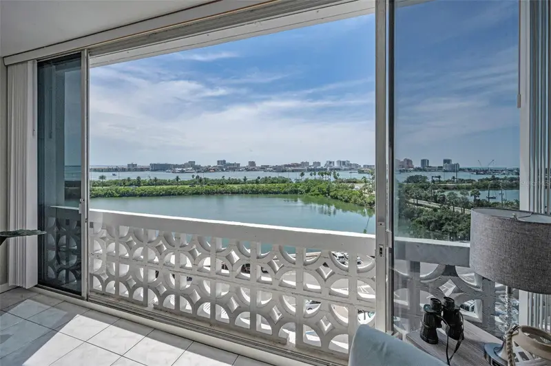 31 Island Way #605, FL