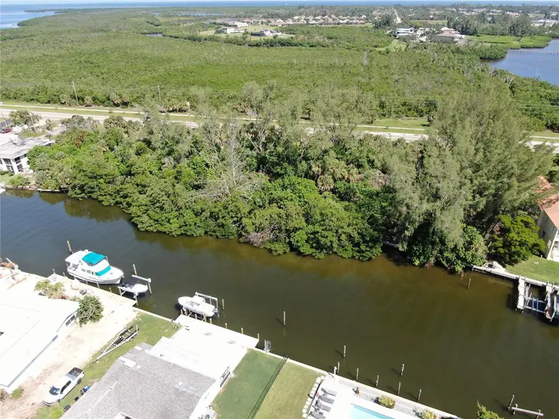 10005 W Manatee Ave W, FL